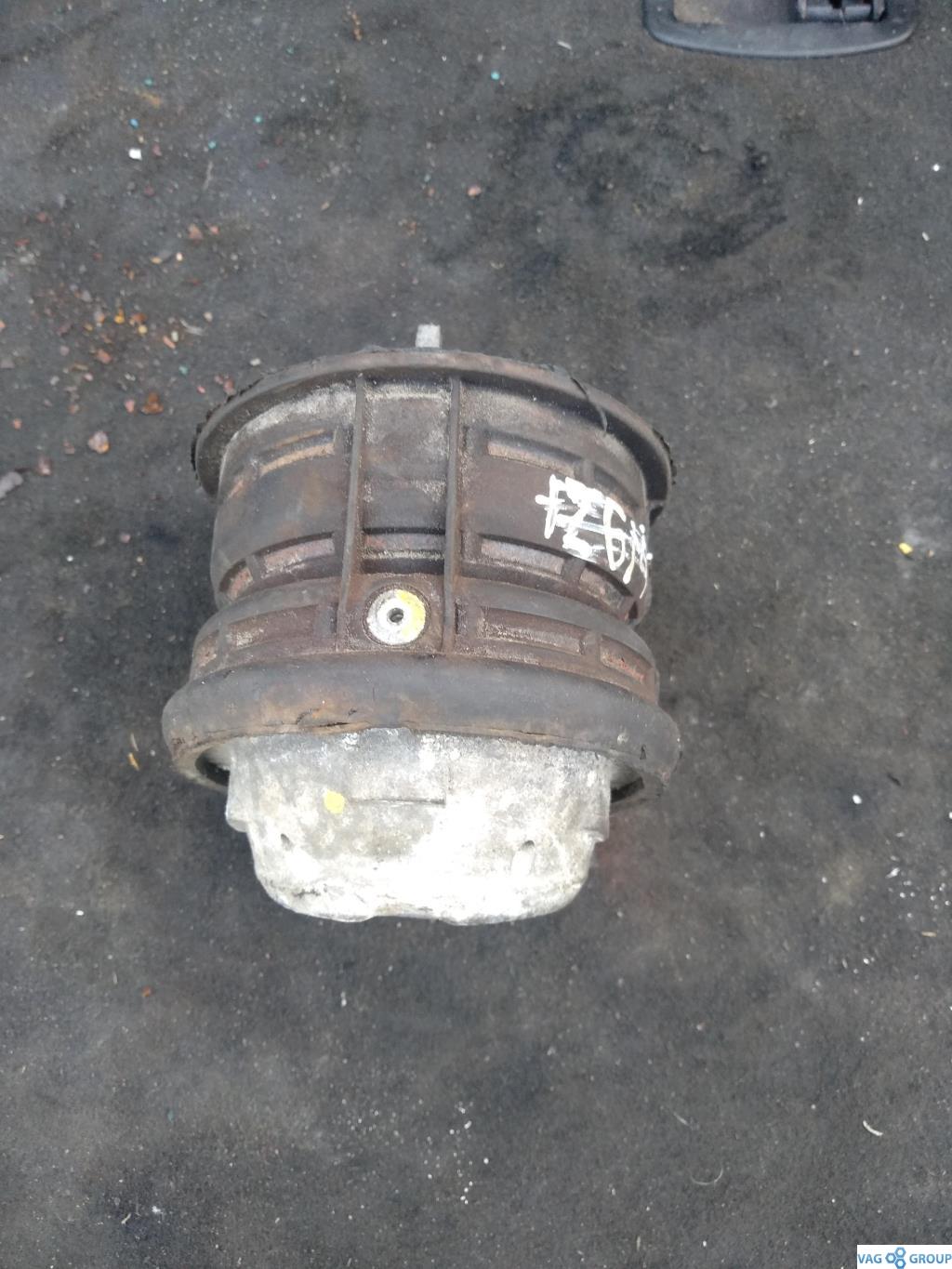 подушка крепления двигателя Mercedes-Benz C-Класс W203/S203/CL203 2002, 2.2 л., дизель, седан, A2032410413, . - фото №1