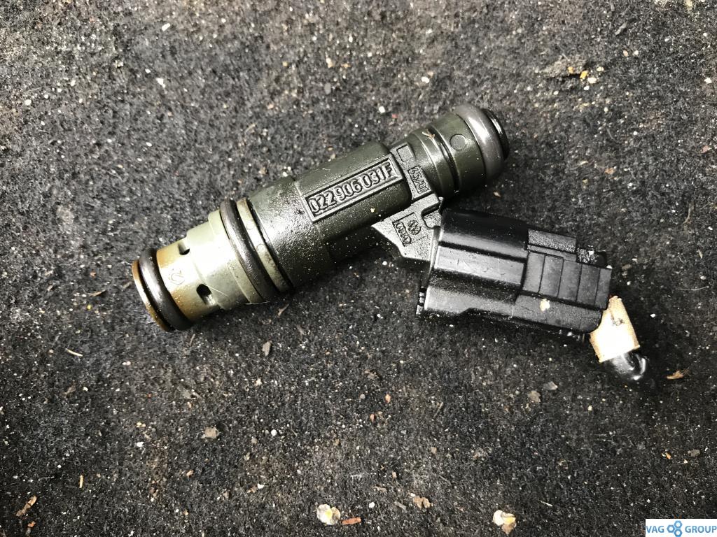форсунка Volkswagen Golf 4 поколение 2001, 2.8 л., бензин, хетчбэк 5 дв., 022906031F, AZX, AYL, APF, AQP, AUE, AQN, AMV, . - фото №1