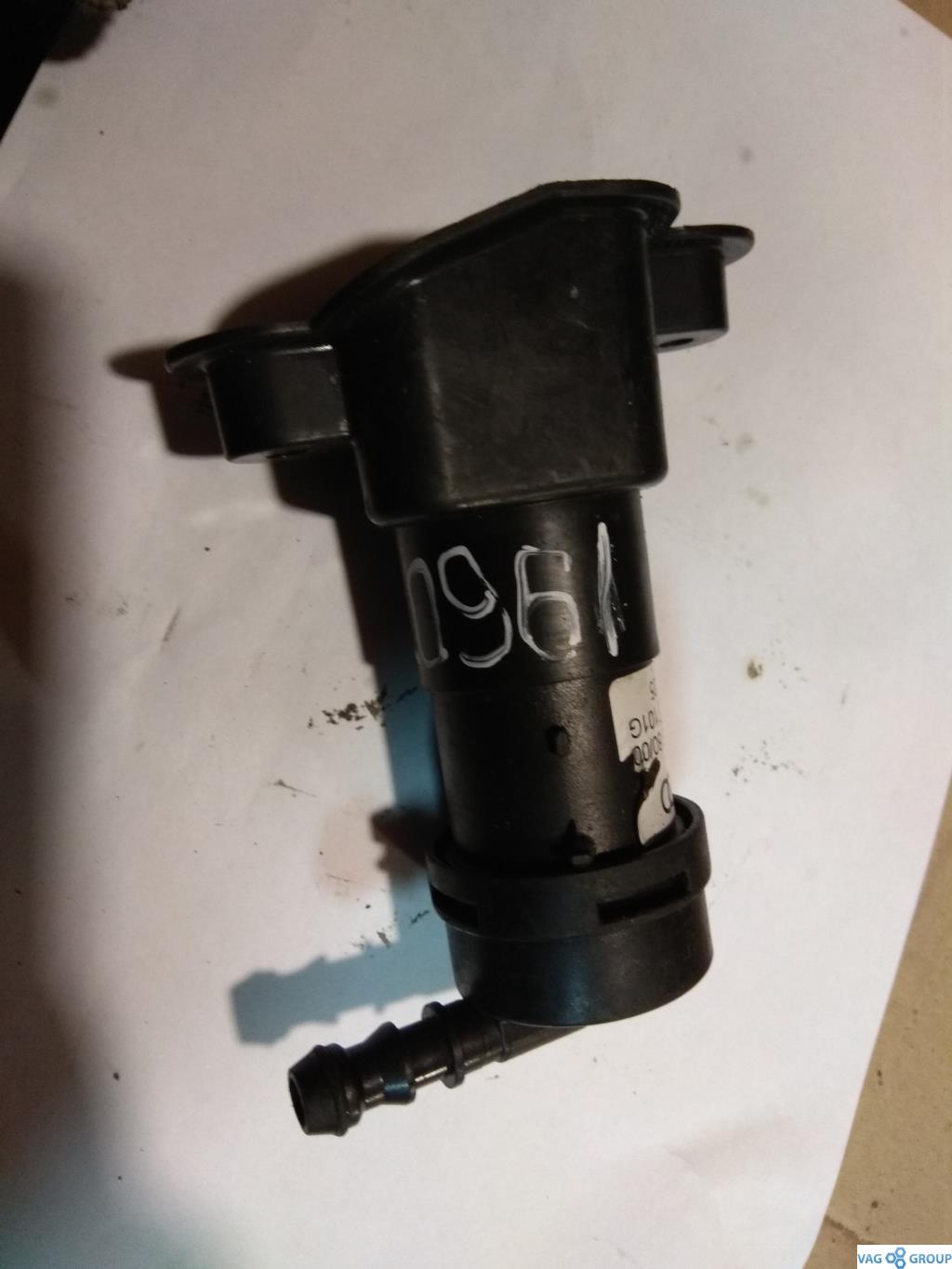 форсунка омывателя лобового стекла Audi A4 B7 2006, 2.0 л., бензин, седан, 8E0955101G, . - фото №1