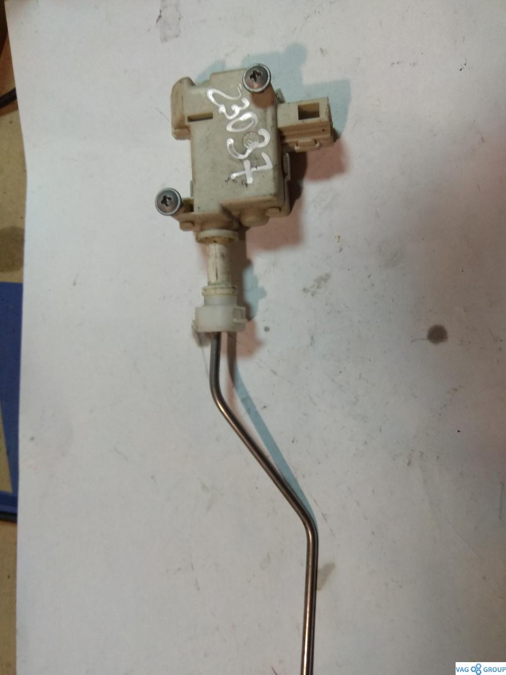 активатор замка крышки топливного бака Volkswagen Passat B6 2007, 2.0 л., бензин, седан, 3C0810773, 3C0810773A, . - фото №1