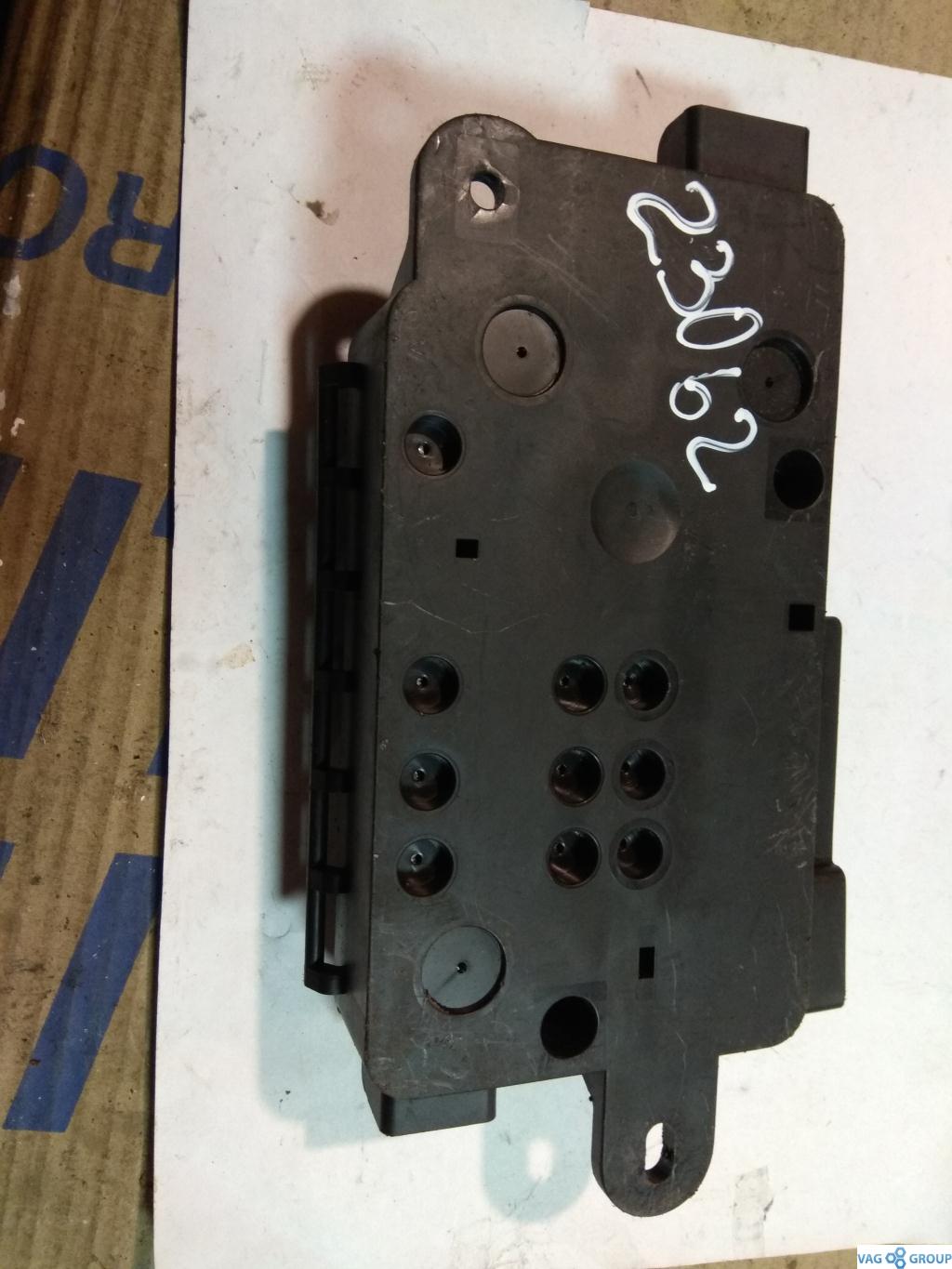 блок предохранителей Audi A6 4F/C6 2006, 3.2 л., бензин, седан, 4B1853190P, . - фото №1