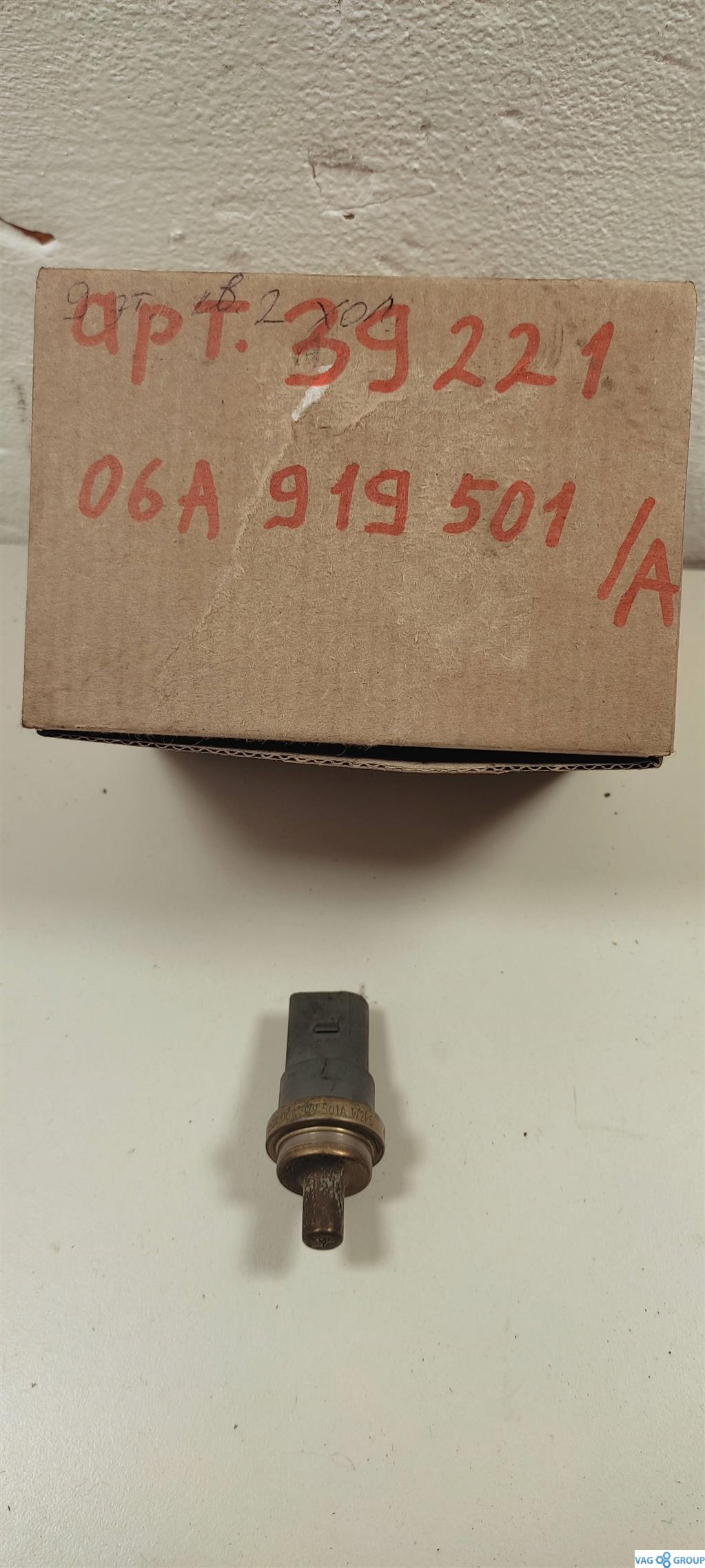 датчик температуры Volkswagen Jetta 5 поколение 2009, 1.9 л., TDi, дизель, седан, 06A919501A, BLS, 06A919501 - фото №1