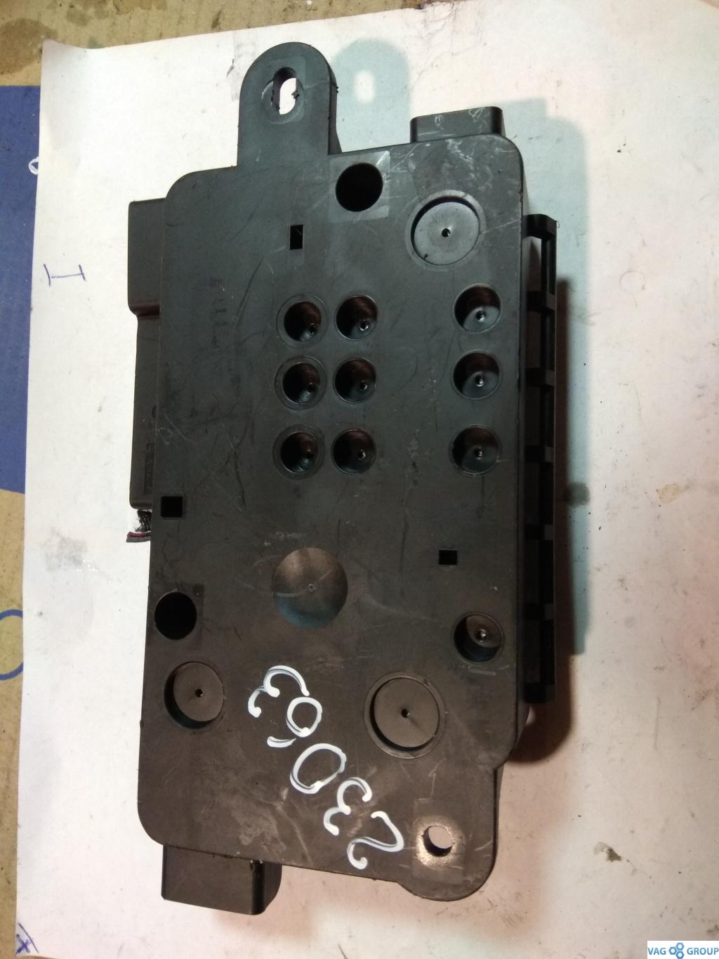 блок предохранителей Audi A6 4F/C6 2006, 3.2 л., бензин, седан, 4B1853190P, . - фото №1