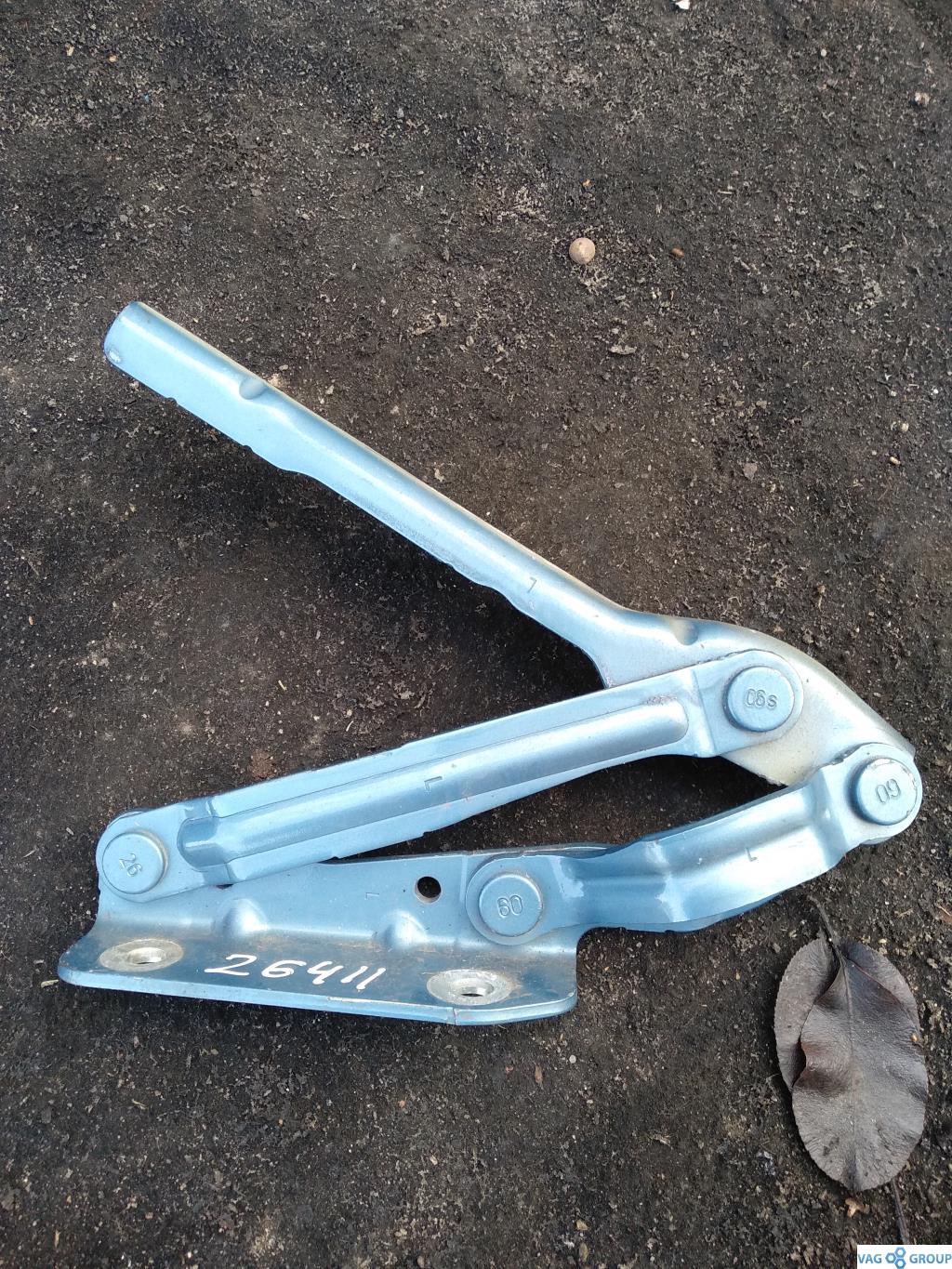 петля капота левая Volkswagen Eos 1 поколение 2008, 2.0 л., бензин, кабриолет, 1Q0823301C, . - фото №1