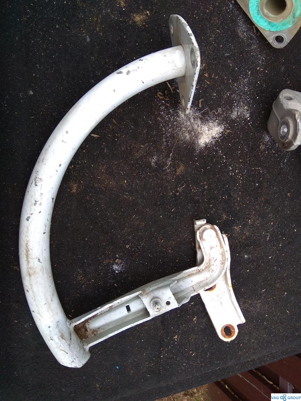 петля крышки багажника Volkswagen Passat B6 2007, 2.0 л., бензин, седан, 3C5827301B, . - фото №1