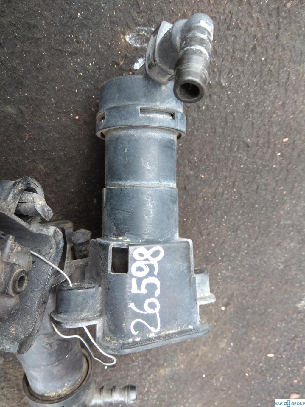 форсунка омывателя лобового стекла Audi A4 B6 2003, 1.8 л., бензин, седан, 8E0955102C, . - фото №1