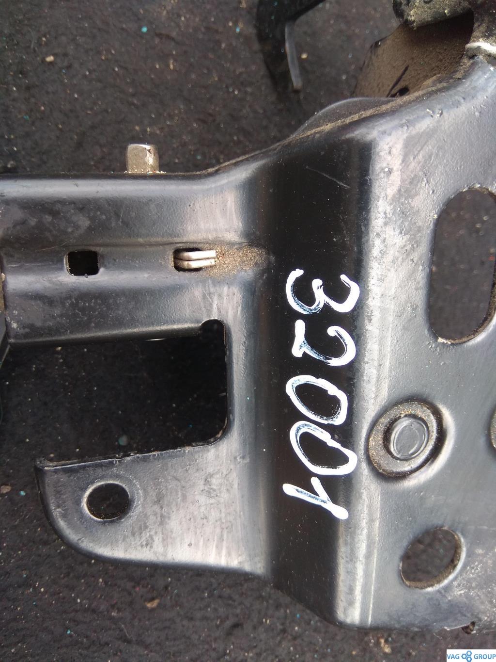 замок капота Audi A6 4F/C6 2006, 3.2 л., бензин, седан, 4F0823480B, . - фото №1