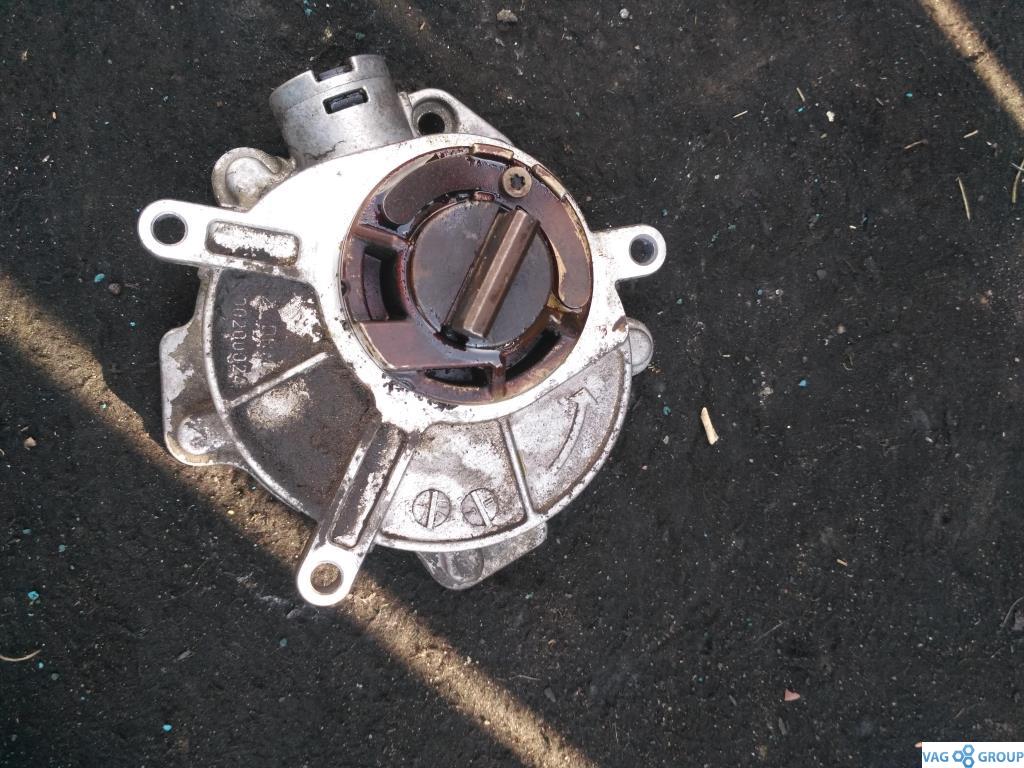 насос вакуумный Audi A6 4F/C6 2006, 3.2 л., бензин, седан, 06E145100C, AUK, BDW, 06E145100E, BKH, 06E145100D, BYU, BDX, 06E145100T - фото №1