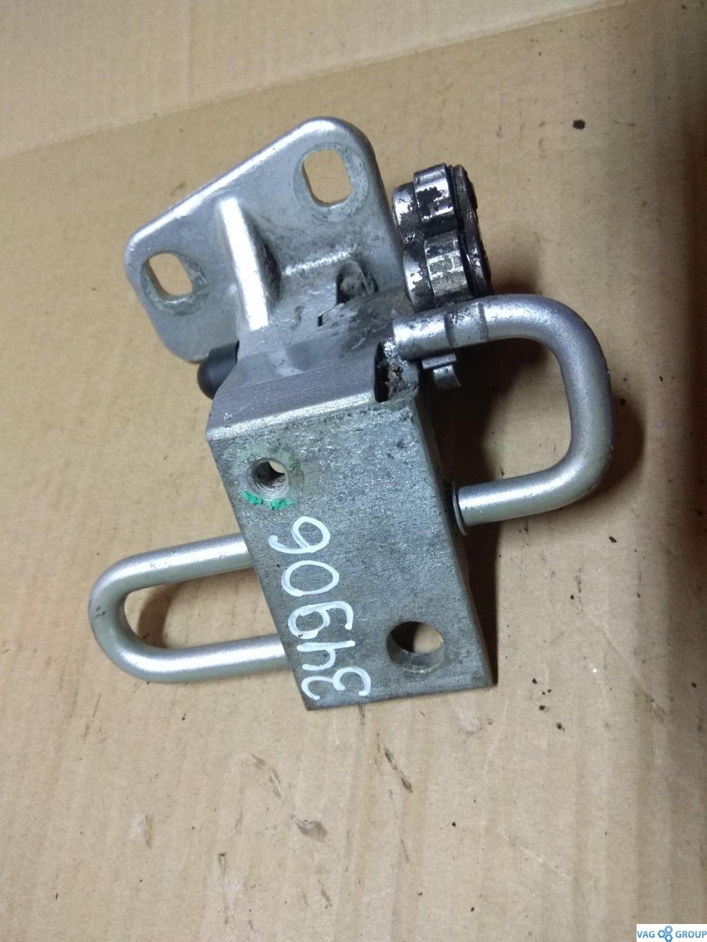 петля двери Volkswagen Passat B6 2006, 2.0 л., бензин, седан, 3C4833412C, 3C4833412A, 3C4833412B, 3C8833412A, 3C8833412B, . - фото №1