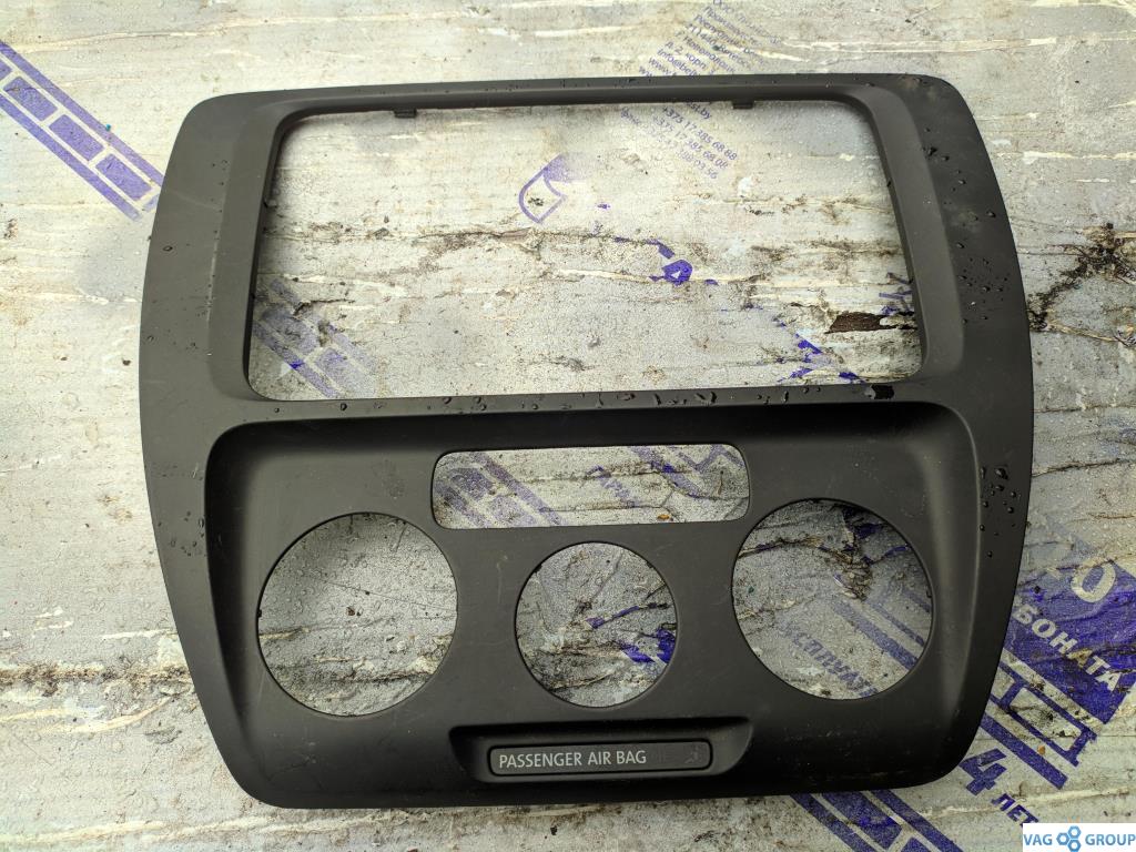 накладка декоративная Volkswagen Jetta 6 поколение 2012, 2.0 л., дизель, седан, 5C6858069, 5C6858071, . - фото №1