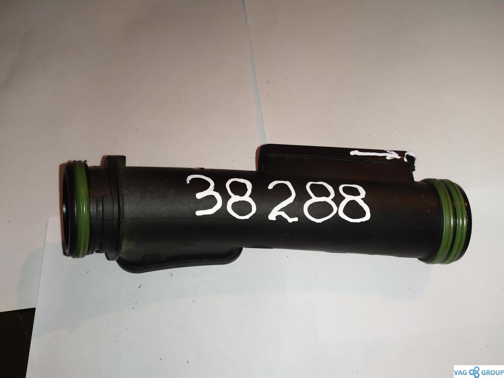 патрубок (трубопровод, шланг) Volkswagen Passat B7 2013, 1.4 л., бензин, седан, 03C145674A, 03C145674B, CDGA, CKMA, CTHD - фото №1