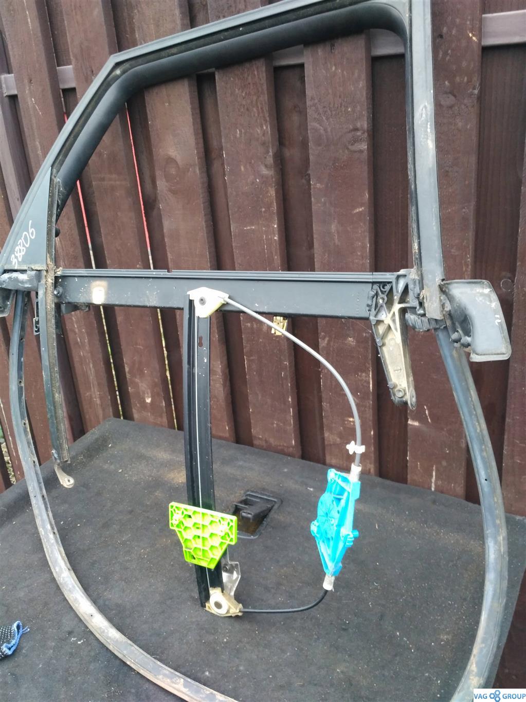 стеклоподъемник задний правый Audi A4 B6 2003, 1.8 л., бензин, седан, 8E0839462A, 8E0839462B, 8E0839462C, . - фото №1