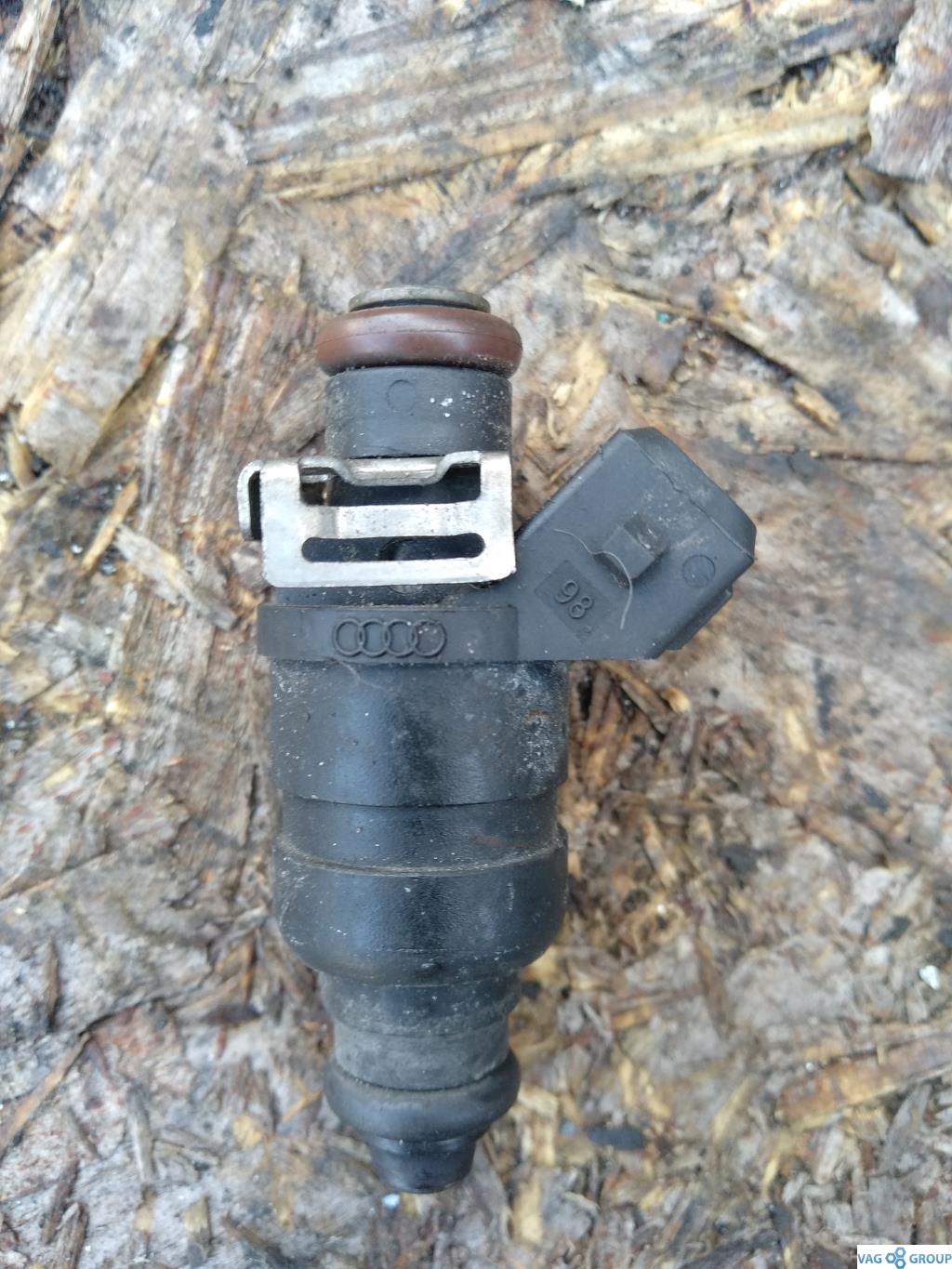 форсунка Audi A6 4A/C4 1997, 2.4 л., бензин, седан, 078133551AC, AGA, ALF, AJG, ARJ, . - фото №1