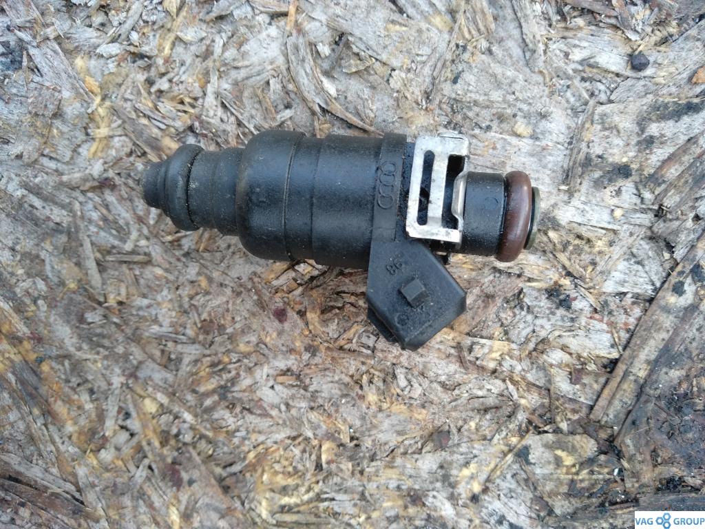 форсунка Audi A6 4A/C4 1997, 2.4 л., бензин, седан, 078133551AC, AGA, ALF, AJG, ARJ, . - фото №1