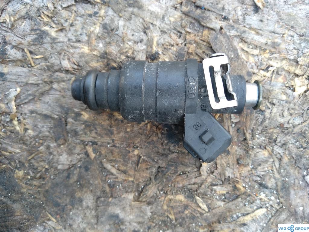 форсунка Audi A6 4A/C4 1997, 2.4 л., бензин, седан, 078133551AC, AGA, ALF, AJG, ARJ, . - фото №1