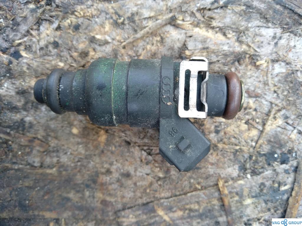 форсунка Audi A6 4A/C4 1997, 2.4 л., бензин, седан, 078133551AC, AGA, ALF, AJG, ARJ, . - фото №1