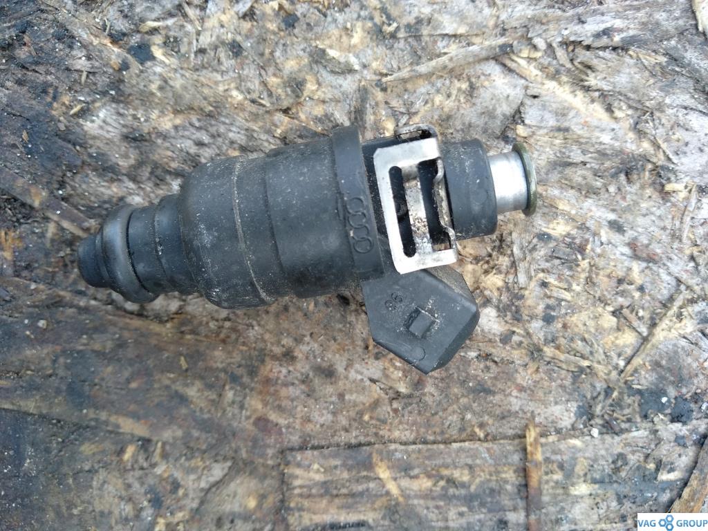 форсунка Audi A6 4A/C4 1997, 2.4 л., бензин, седан, 078133551AC, AGA, ALF, AJG, ARJ, . - фото №1