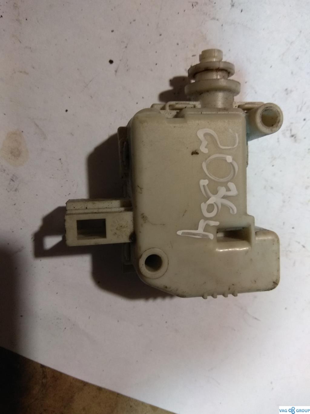 активатор замка крышки топливного бака Audi A6 4B/C5 1999, 2.8 л., бензин, седан, 3B0862159A, 3B0862247, 3B0959781, . - фото №1