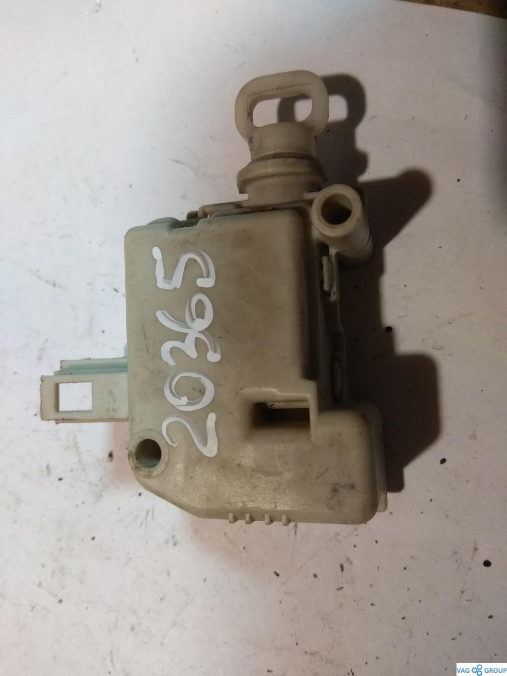 активатор замка крышки топливного бака Audi A6 4B/C5 1999, 2.8 л., бензин, седан, 3B0862159A, 3B0862247, 3B0959781, . - фото №1