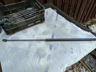 амортизатор капота Volkswagen Golf 5 поколение 2007, 1.9 л., TDi, дизель, хетчбэк 5 дв., 1K0823359A, .