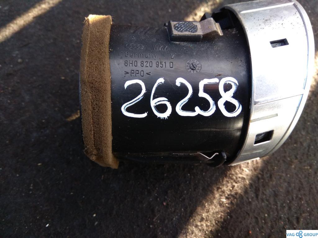 дефлектор обдува салона Audi A4 B7 2006, 2.0 л., бензин, кабриолет, 8H0820951D, . - фото №1