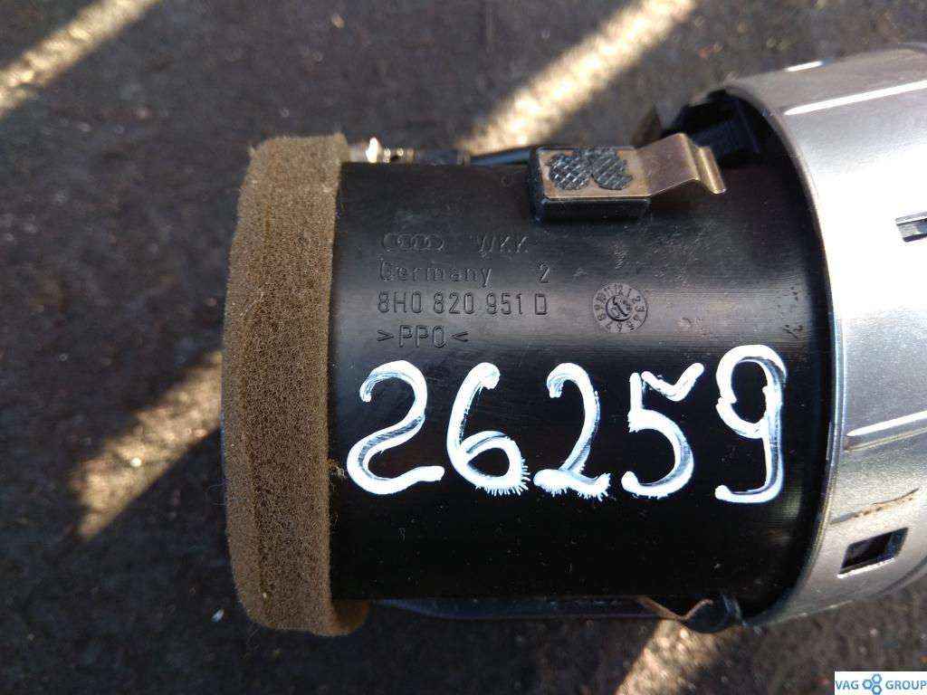 дефлектор обдува салона Audi A4 B7 2006, 2.0 л., бензин, кабриолет, 8H0820951D, . - фото №1