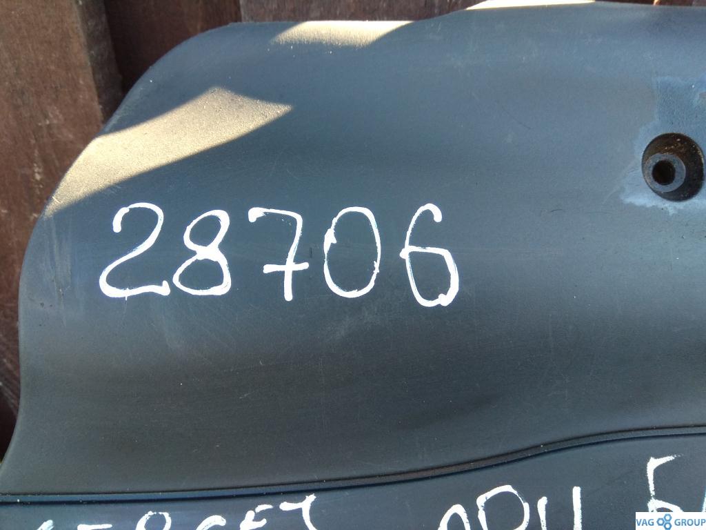 декоративная крышка двигателя Volkswagen Passat B5 1998, 1.8 л., бензин, седан, 058103724R, ANB, APU, AEB, APT, ADR, AFY., ARG, . - фото №1