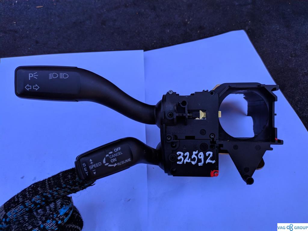 переключатель подрулевой (стрекоза) Audi A4 B6 2003, 1.8 л., бензин, седан, 4E0953503B, 4E0953521, 4E0953513A, 4F0953549A, 8E0953549N, 8E0953549F, 4E0953503C, 4E0953521B, 4E0953541A, 4E0953541B, 4F0953549B, 4F0953549C, 8E0953503B, 8E0953549J, 8E0953549L, . - фото №1