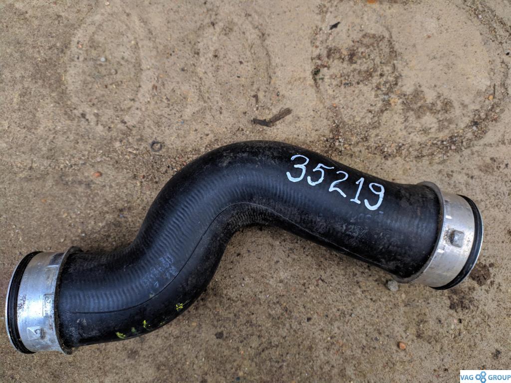 патрубок интеркулера Volkswagen Passat CC 1 поколение 2010, 1.8 л., бензин, седан, 3C0145832Q, BZB, CAWB, CCZA, CCTA, CDAB, CDAA, CGYA, CBFA, . - фото №1