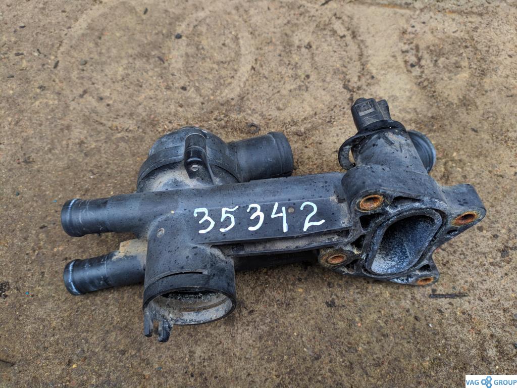 корпус термостата Volkswagen Polo 5 поколение 2012, 1.2 л., бензин, хетчбэк 5 дв., 03C121111B, BME, BZG, BBM, BMD, . - фото №1