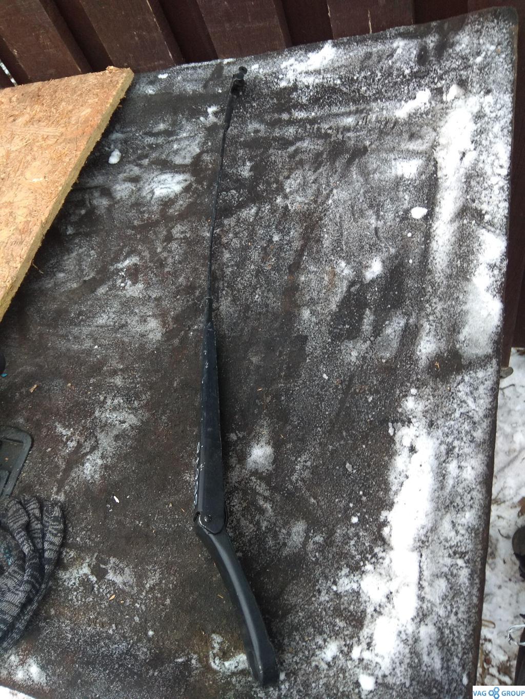 щеткодержатель (поводок стеклоочистителя, дворник) Volkswagen Jetta 5 поколение 2006, 1.6 л., бензин, седан, 1K5955410, L.S., KVT, . - фото №1