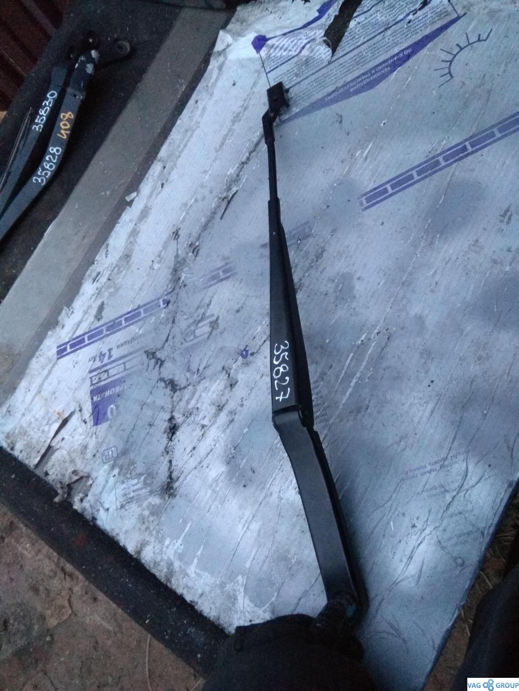 щеткодержатель (поводок стеклоочистителя, дворник) Volkswagen Golf 6 поколение 2010, 2.0 л., бензин, хетчбэк 5 дв., 1Q1955409, . - фото №1