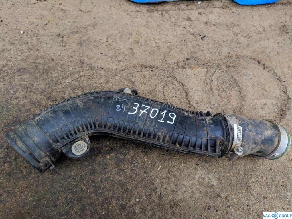 патрубок (трубопровод, шланг) Volkswagen Jetta 6 поколение 2012, 1.8 л., бензин, седан, 1K0145840R, BZB, CAWB, CCZA, CCTA, CDAB, CDAA, CGYA, CCTB, CBFA, . - фото №1