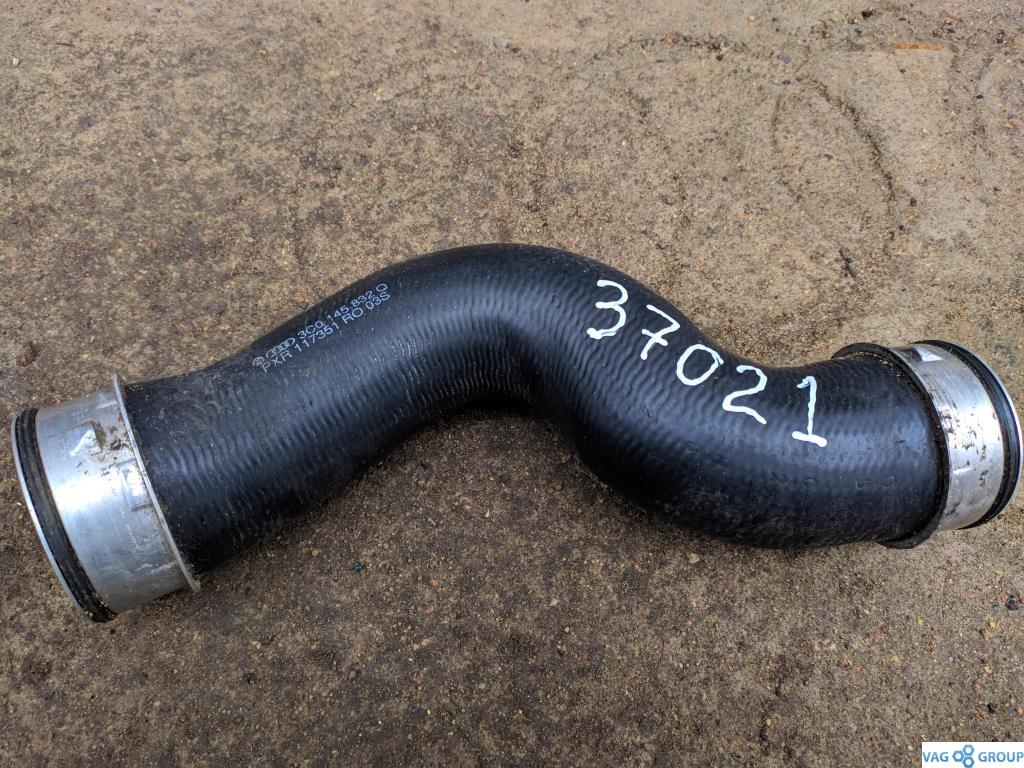 патрубок интеркулера Volkswagen Passat CC 1 поколение 2010, 1.8 л., бензин, седан, 3C0145832Q, BZB, CAWB, CCZA, CCTA, CDAB, CDAA, CGYA, CBFA, . - фото №1