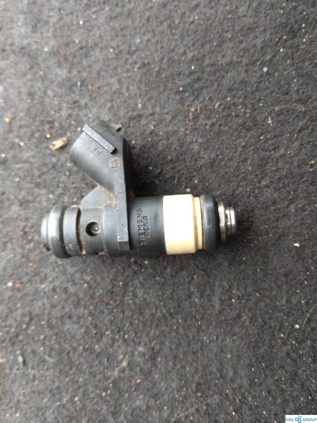 форсунка Audi A2 8Z 2002, 1.4 л., бензин, хетчбэк 5 дв., 036906031M, AUA, BBY, . - фото №1