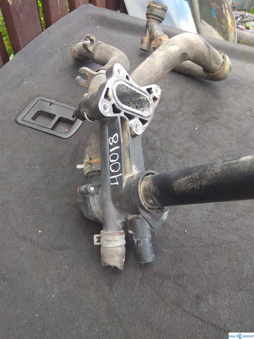 корпус термостата Volkswagen Polo 5 поколение 2012, 1.2 л., бензин, хетчбэк 5 дв., 03C121111B, BME, BZG, BBM, BMD, CJLA, . - фото №1