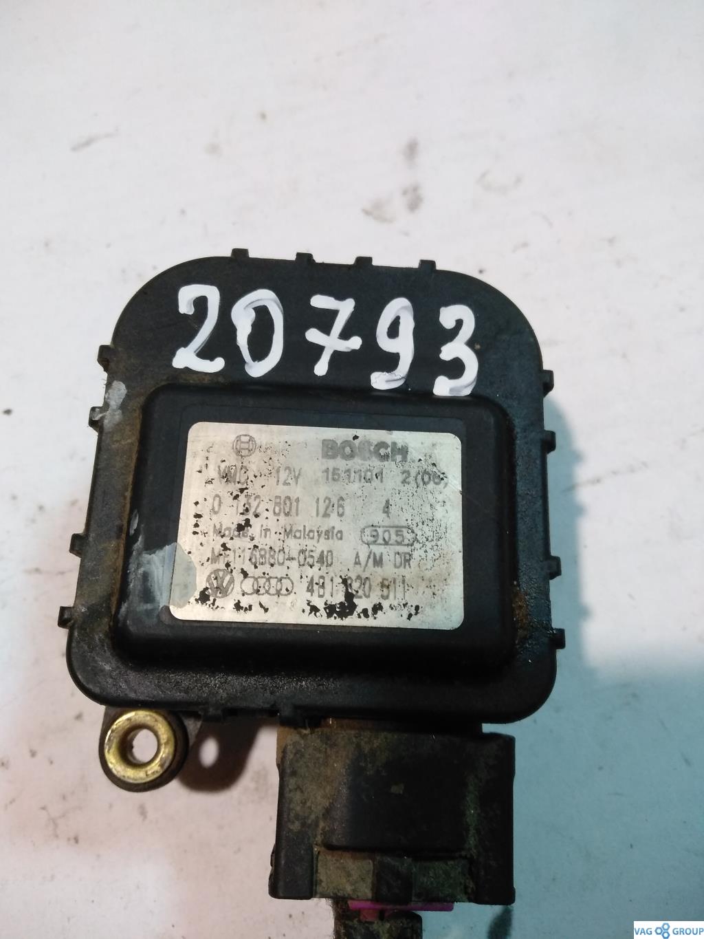моторчик заслонки печки Audi A6 4B/C5 2000, 2.8 л., бензин, седан, 4B1820511C, . - фото №1