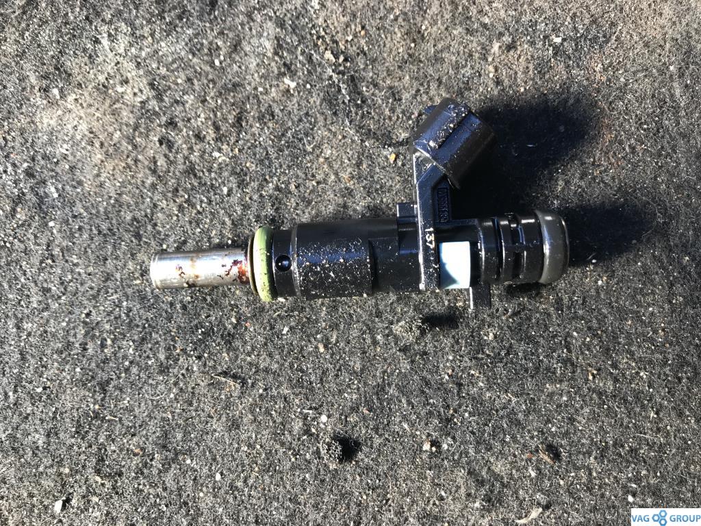 форсунка Volkswagen Jetta 5 поколение 2009, 2.5 л., бензин, седан, 07K906031C, CCC, CBT, CBU, . - фото №1