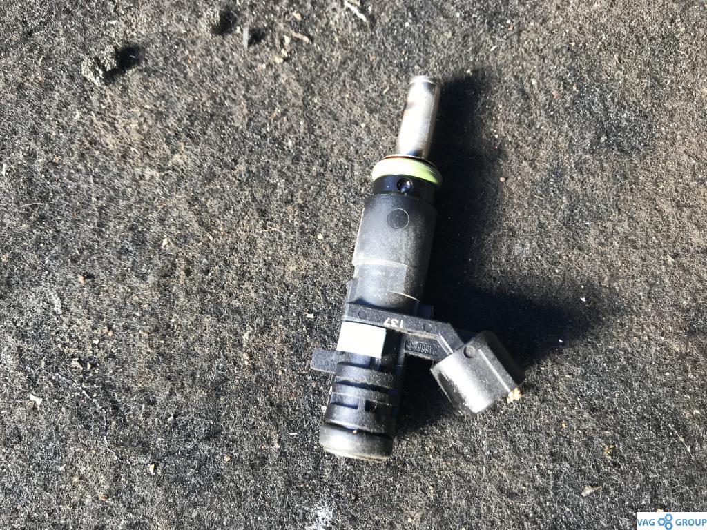 форсунка Volkswagen Jetta 5 поколение 2009, 2.5 л., бензин, седан, 07K906031C, CCC, CBT, CBU, . - фото №1