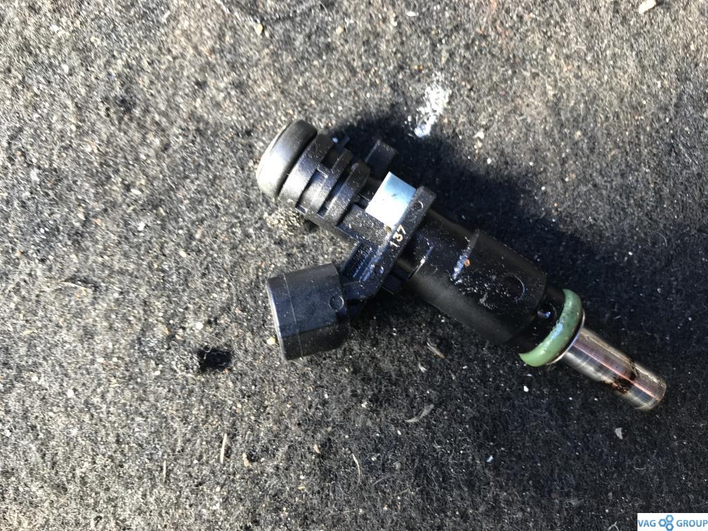 форсунка Volkswagen Jetta 5 поколение 2009, 2.5 л., бензин, седан, 07K906031C, CCC, CBT, CBU, . - фото №1