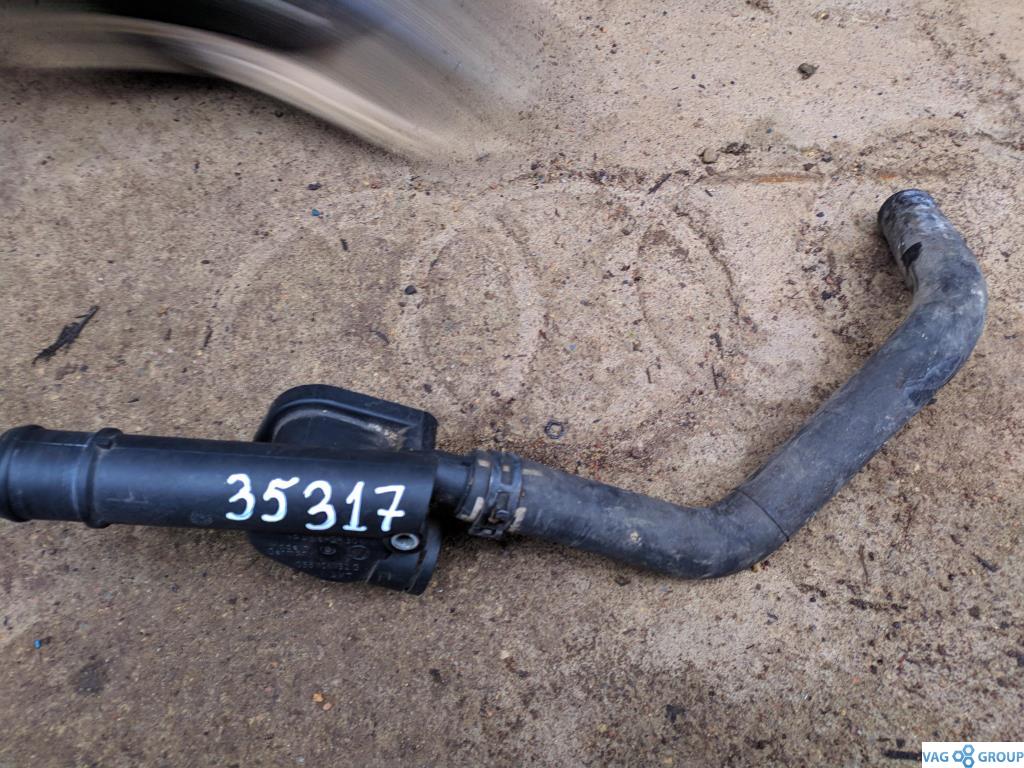 фланец (тройник) системы охлаждения Volkswagen Golf 6 поколение 2010, 1.6 л., TDi, дизель, хетчбэк 5 дв., 038121132G, BSE, BKD, BDK, BXE, BLS, BMM, AZV, BSF, BMN, BXF, CCSA, BXJ, . - фото №1