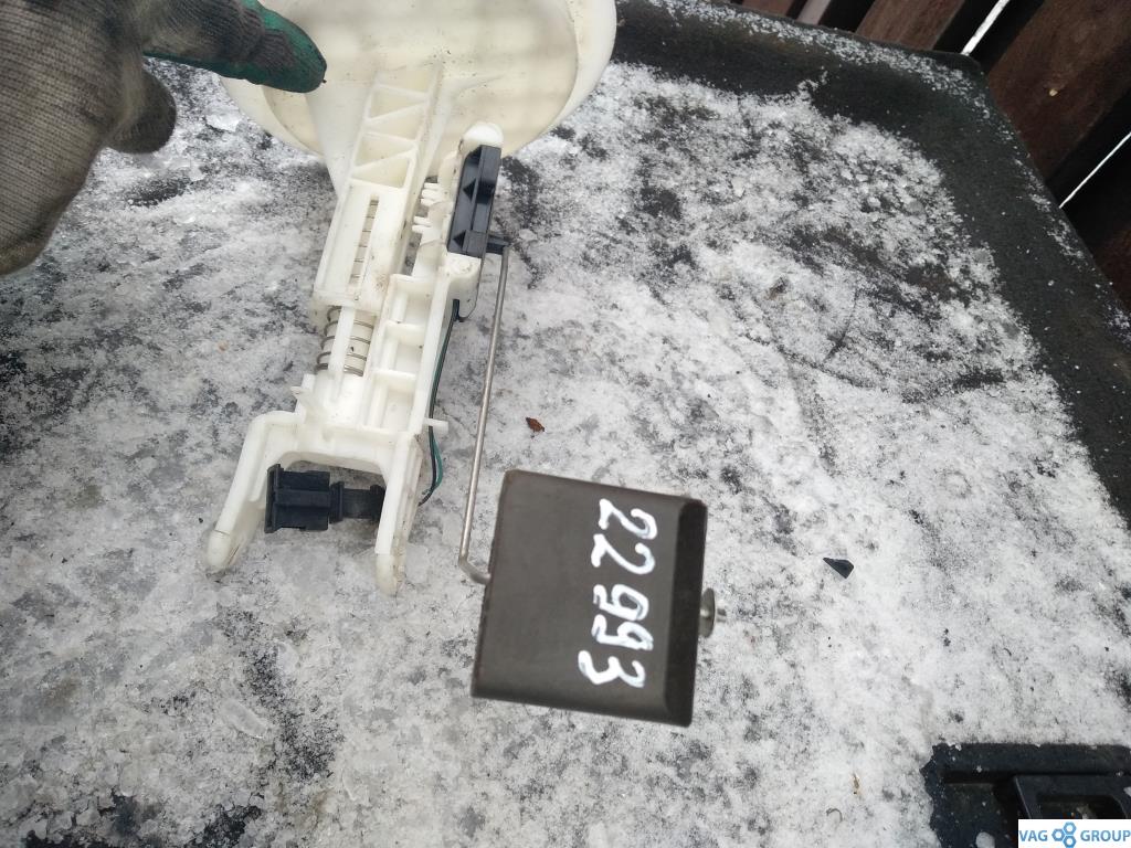 датчик уровня топлива Audi A6 4F/C6 2006, 3.2 л., бензин, седан, 4F0201317, . - фото №1