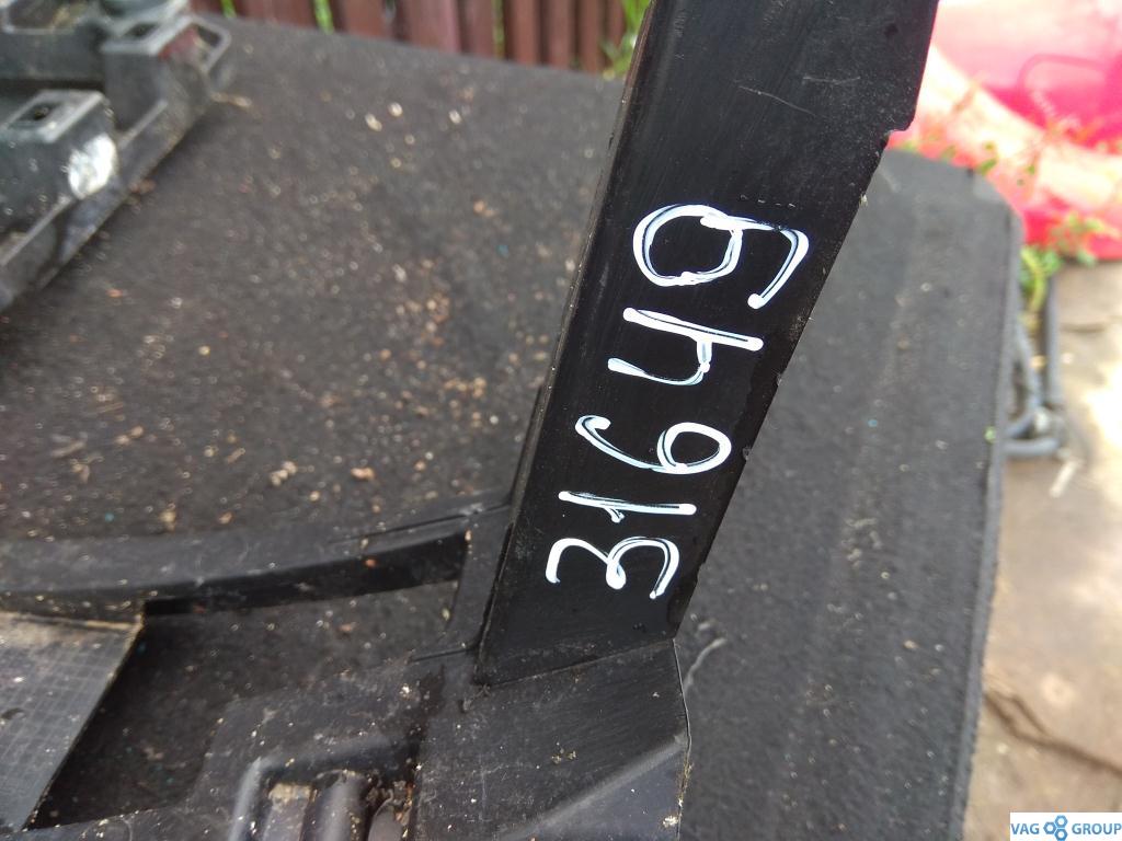 Крепление бампера заднего Volkswagen Jetta 6 поколение 2012, 2.0 л., бензин, седан, 5C6807394B, . - фото №1