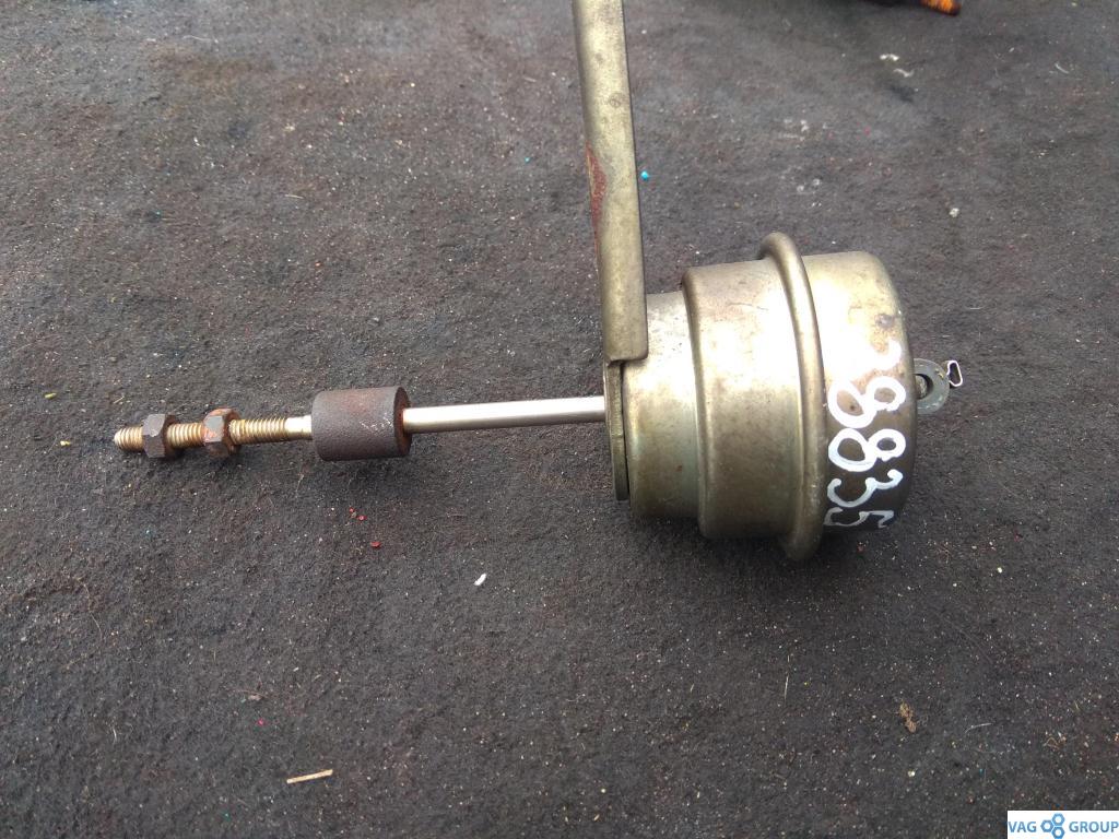 клапан управления турбиной (актуатор) Audi A6 4B/C5 2000, 1.8 л., бензин, седан, AWT, AWM, AMB, AWC, AUG, AVJ, APX, BFB, BAM, AJH, AUQ, BEX, AWP - фото №1