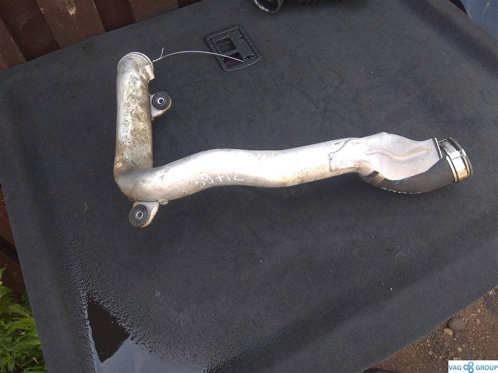 патрубок интеркулера Volkswagen Passat B7 2013, 1.4 л., бензин, седан, 1T0145840, CDGA, . - фото №1