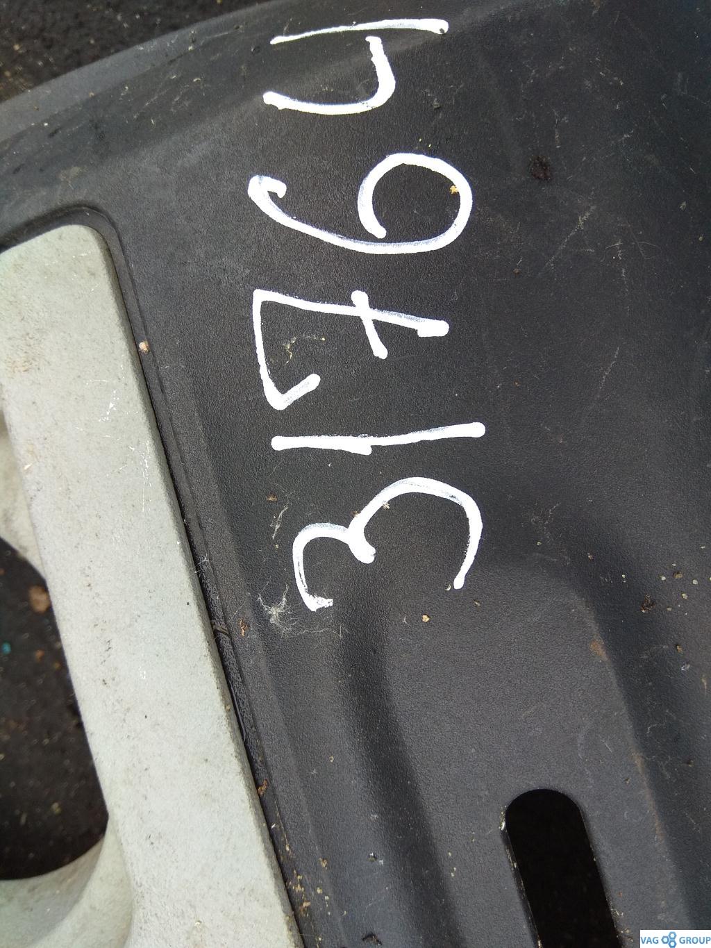 декоративная крышка двигателя Volkswagen Golf 6 поколение 2010, 1.8 л., бензин, седан, 06J103925H, 06J103925P, 06J103925BG, 06J103925J, 06J103925K, 06J103925Q, 06J103925R, . - фото №1