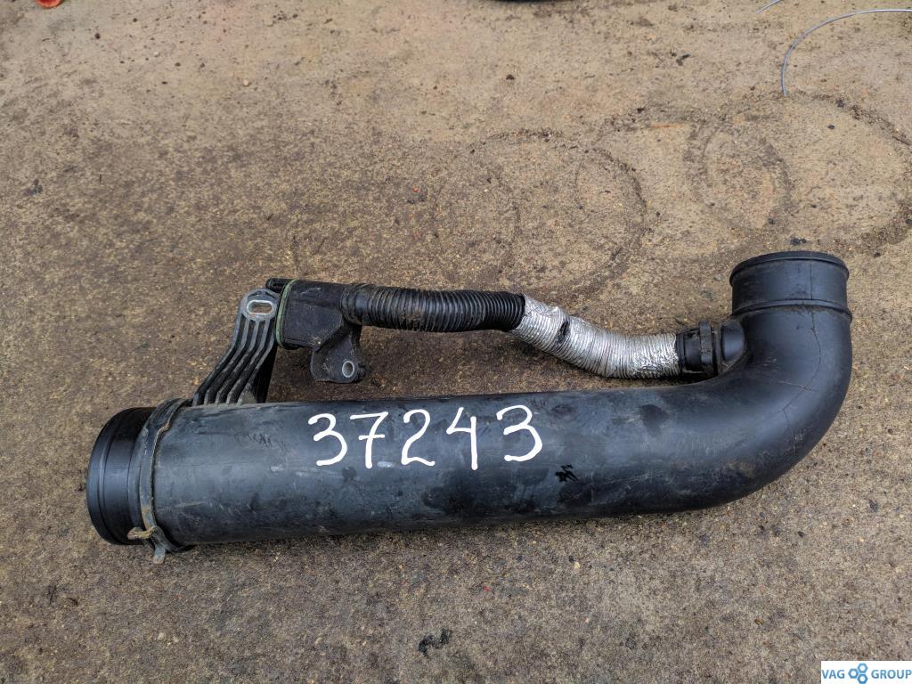 патрубок (трубопровод, шланг) Volkswagen Golf 6 поколение 2010, 2.0 л., TFSI, бензин, хетчбэк 5 дв., 1K0129654AR, BZB, CAWB, CCTA, CGYA, CCTB, 1K0129654BE, 1K0129656AK - фото №1