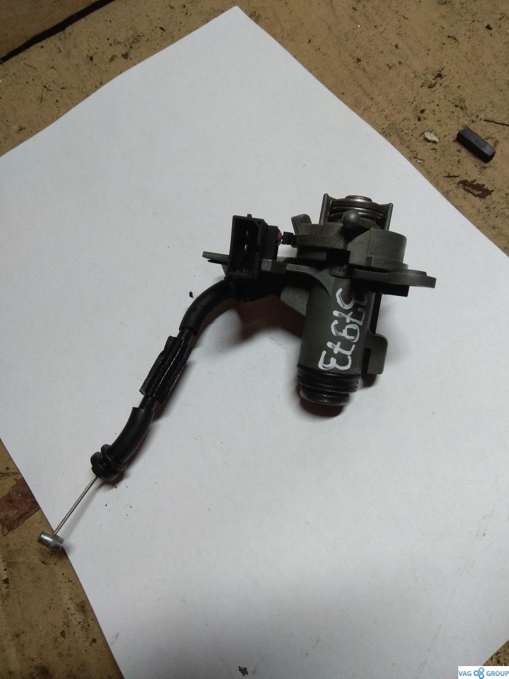 замок багажника Audi A4 B6 2003, 1.9 л., TDi, дизель, универсал, 8E0827573, 8E0827573A, 8E0827573C, 8E0827573D, . - фото №1