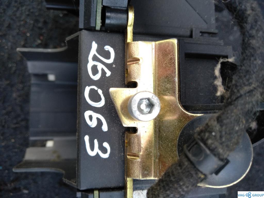 переключатель подрулевой (стрекоза) Audi A4 B6 2003, 1.8 л., бензин, седан, 4E0953503B, 4E0953521, 4E0953513A, 4F0953549A, 8E0953549N, 8E0953549F, 4E0953503C, 4E0953521B, 4E0953541A, 4E0953541B, 4F0953549B, 4F0953549C, 8E0953503B, 8E0953549J, 8E0953549L, . - фото №1