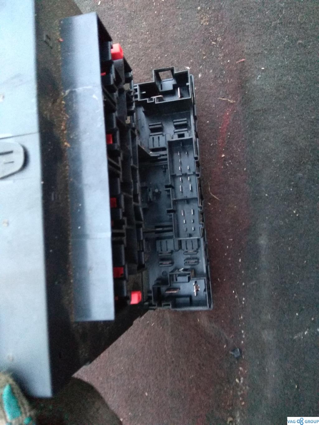 блок бортовой сети Volkswagen Passat B6 2006, 2.0 л., бензин, седан, 3C0937049Q, 3C0937049AG, 3C0937049AL, 3C0937049S, 3C8937049AB, 3C8937049AC, 3C8937049F, 3C8937049S, . - фото №1